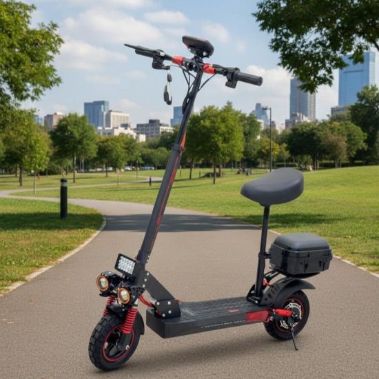 صورة سكوتر كهربائي بمقعد وشنطة خلفية